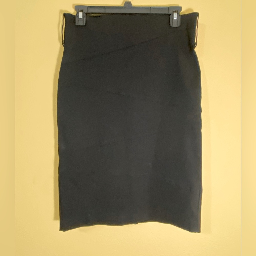 Cute and classic pencil skirt in black ,Size L , in excellent used condition
